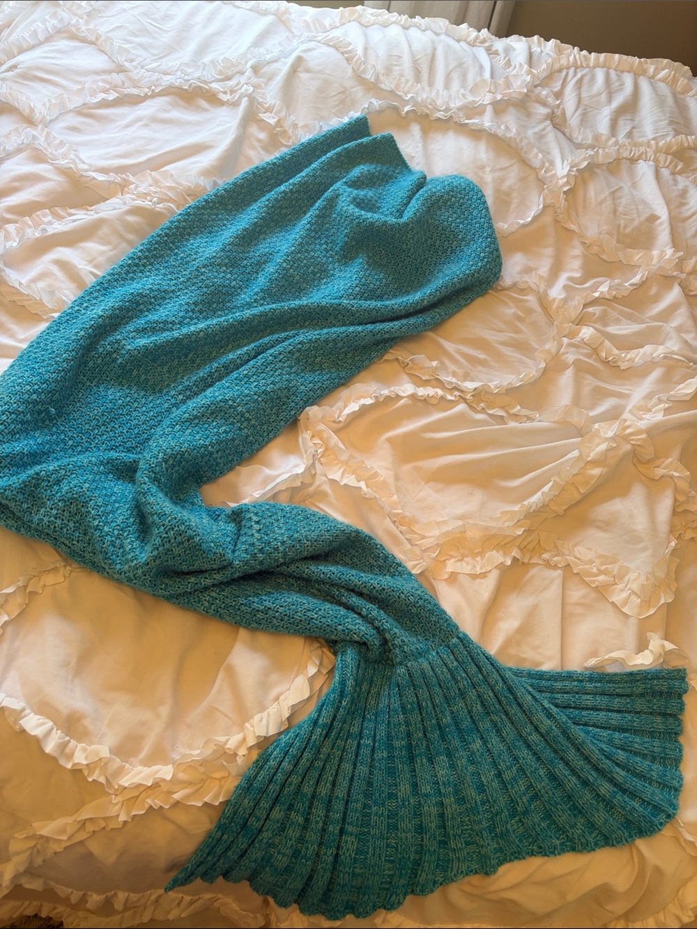 Turquoise Knit Mermaid Tail Throw - Cozy Aqua Accent